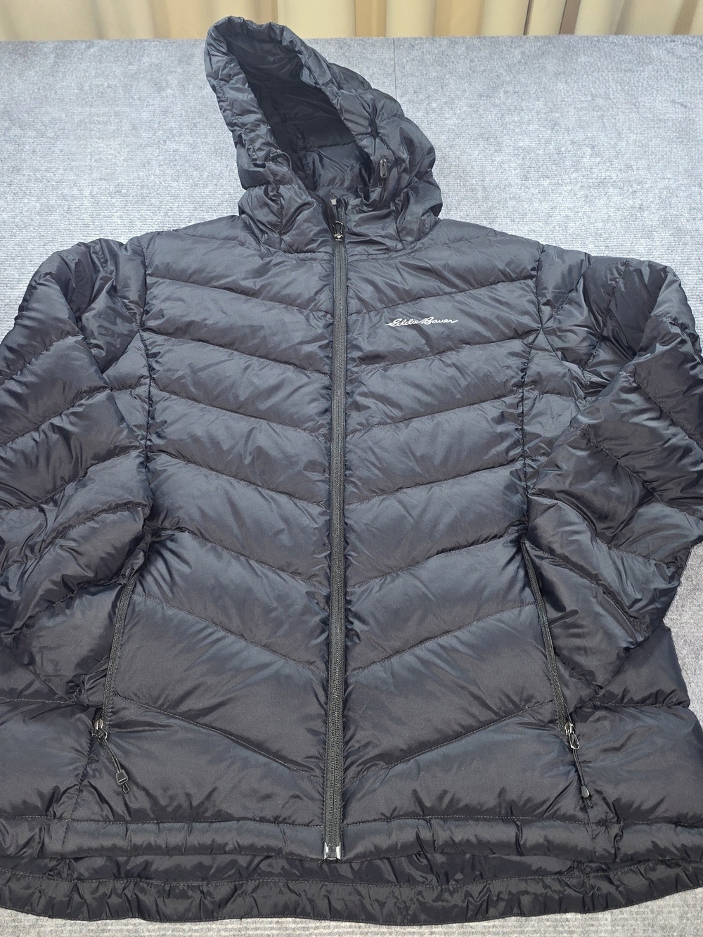 Eddie Bauer EB650 Women’s Black Chevron Down Hooded Packable Puffer Jacket